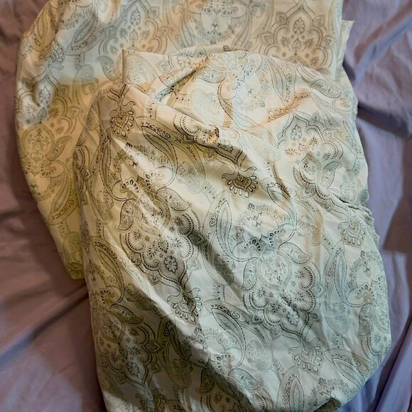 King Size Bed Sheet Set (1 Fitted, 1 Flat, 2 Pillowcases) - Picture 5 of 5